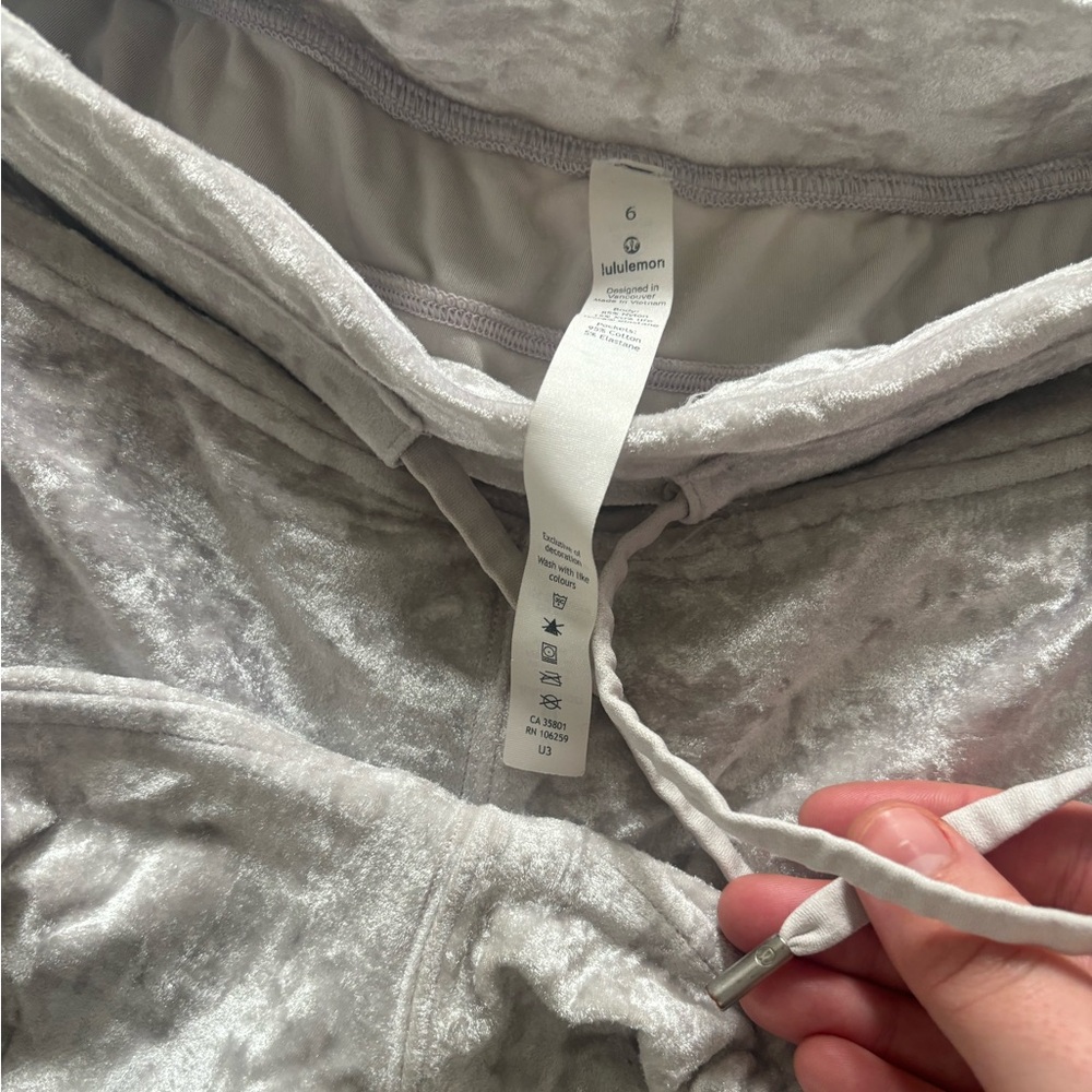 Lululemon Ready To Crush High Rise Velvet Joggers in Chrome Size 6 - Picture 8 of 11